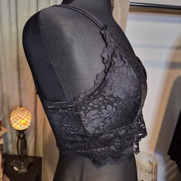 Elegant Black Lace Bralette - Picture 4 of 6